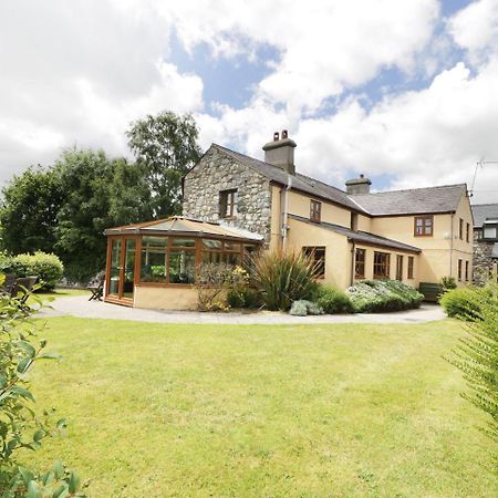 Ddol Helyg Farmhouse Llanrug Exterior photo