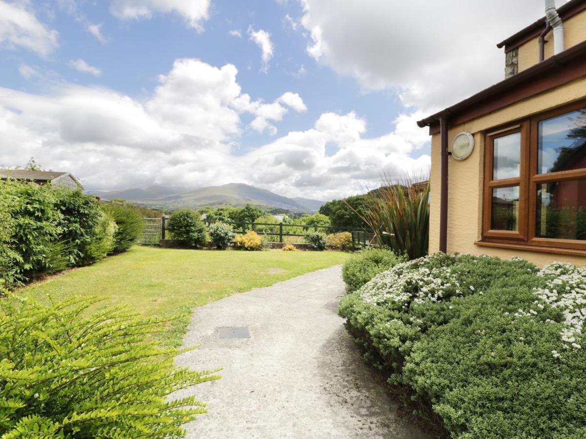 Ddol Helyg Farmhouse Llanrug Exterior photo